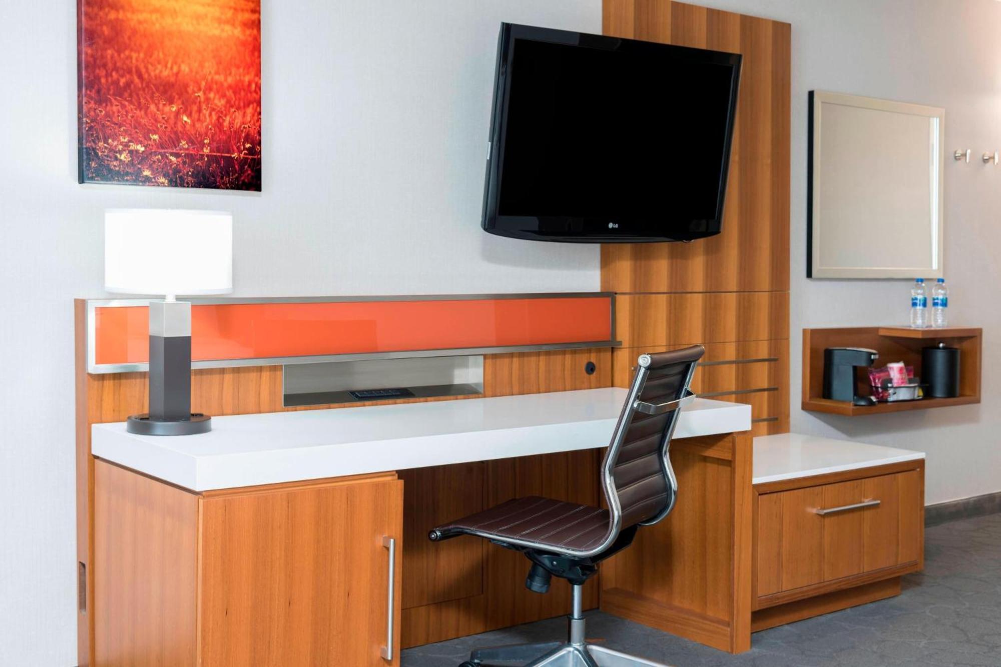Sonesta Hotel Grand Rapids Airport Kentwood Buitenkant foto